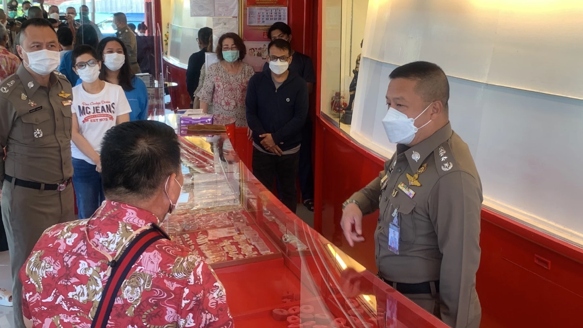 ผบช.ภ.6 ลุยเอง "บิ๊กอ้อ" เรียกทีมสืบสวน บัญชาการล่าโจรพบพระ "ปล้นทอง300บาท"