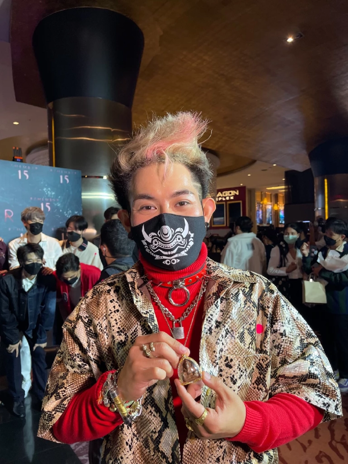 ตะลึง "เก่ง ธชย" เล่าที่มาของขลังห้อยคอ อายุนับ 800 ปี มูลค่านับไม่ถูก