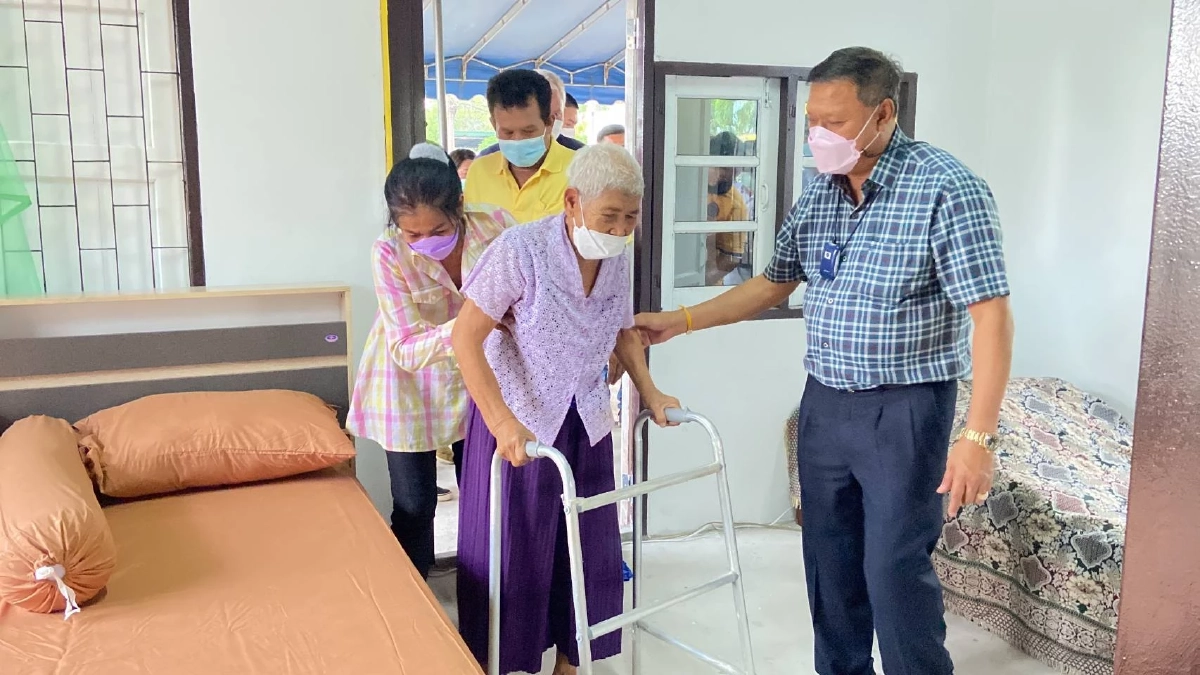 สุดปลื้ม ยาย 79 ได้ฤกษ์ "วาเลนไทน์" รับมอบ "บ้านใหม่" แทนบ้านเก่าที่ถูกไฟไหม้