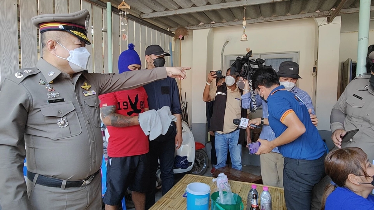 ตร.พิษณุโลกหิ้ว 4 ผู้ต้องหาชี้จุดยิง "หนุ่มเก็บเงินกู้" เสียชีวิตคาวงเหล้า