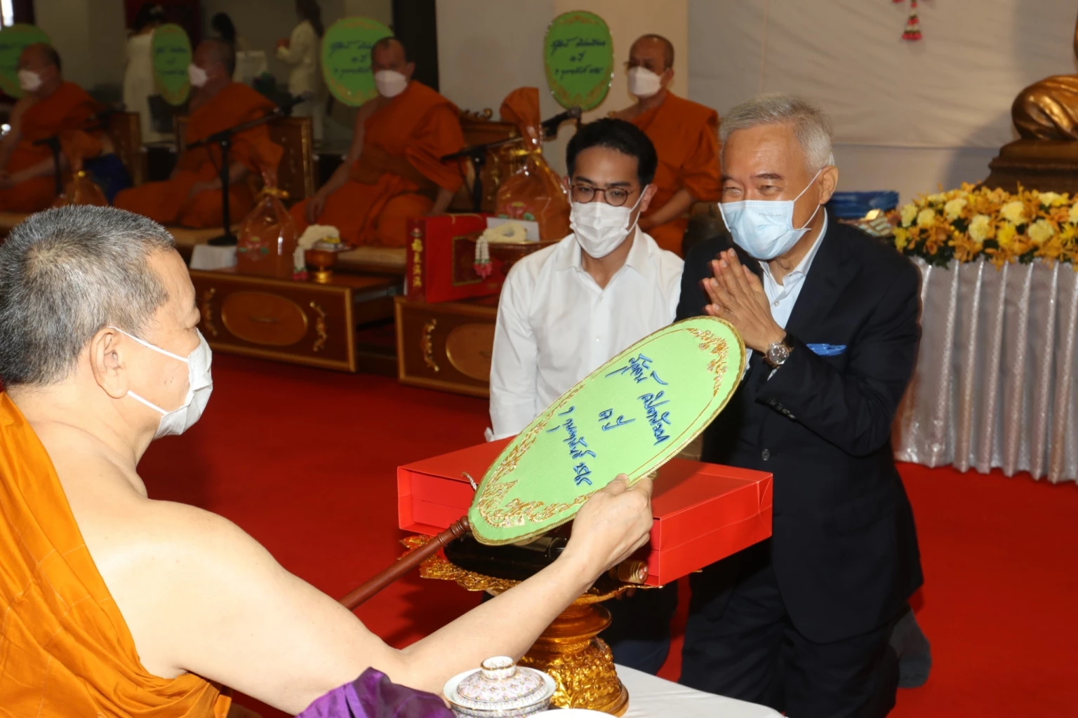 "สุวัจน์" ขอพร "หลวงพ่อทองคำ" ครบ 67 ปี ไทยพ้นโควิด-เศรษฐกิจกลับมาดีดังเดิม