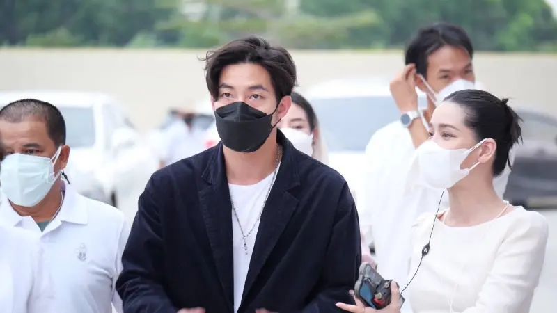 มาแล้ว "โตโน่ ภาคิน" ร่วมพิธีไว้อาลัย "แตงโม ภัทรธิดา" วันสุดท้าย