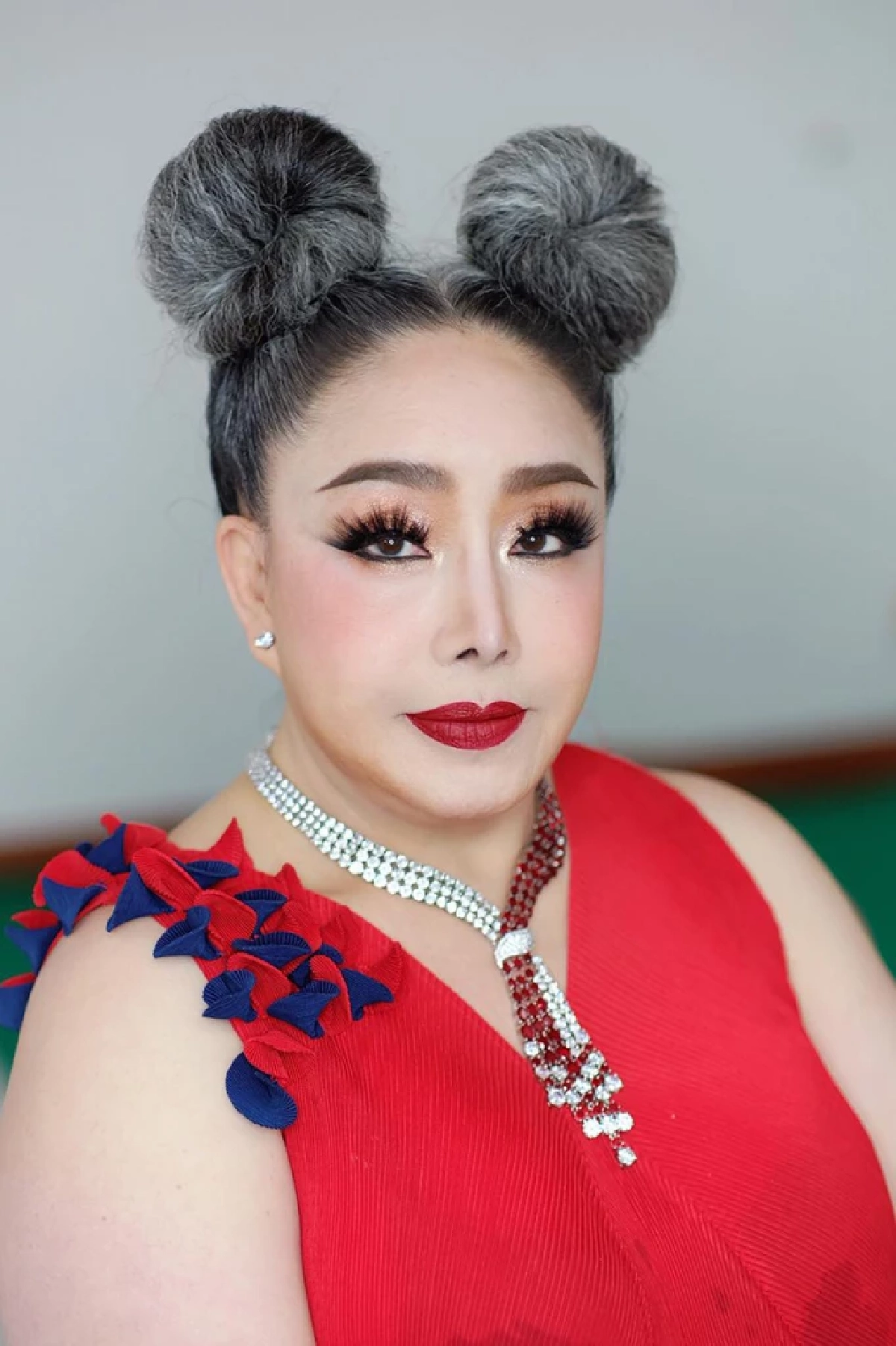 "ลีน่าจัง" จัดหนัก ด่ากระติก ฝาก รปภ. ถ่ายคลิป ก่อนเดินไปเตะจนคว่ำ