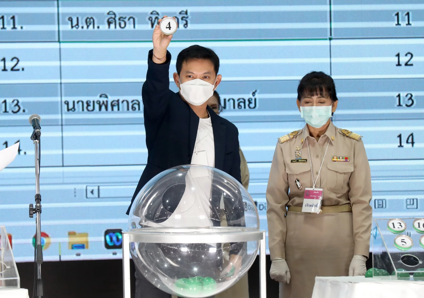 ยอดผู้สมัคร "ผู้ว่าฯ กทม." ครึ่งวันแรก 17 คน -ส.ก. 327 คน