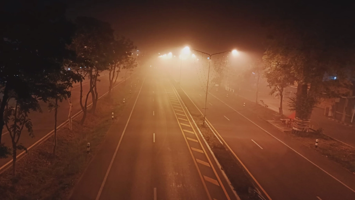 ชาวหนองไผ่สุดทนวอนหาต้นตอ "ควันไฟ" ปกคลุมทั่วทำหายใจไม่ออก มองไม่เห็นทาง