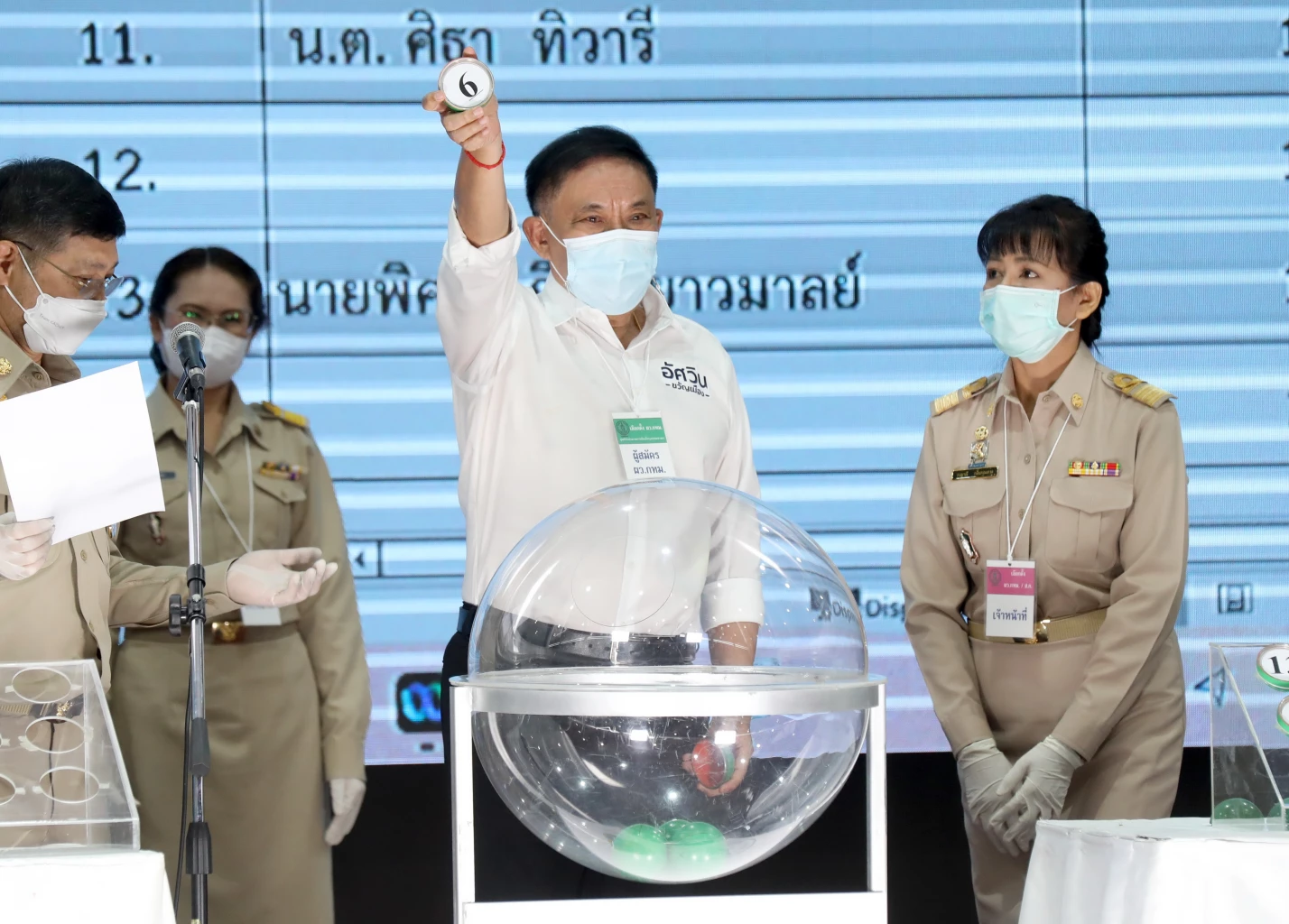 ยอดผู้สมัคร "ผู้ว่าฯ กทม." ครึ่งวันแรก 17 คน -ส.ก. 327 คน