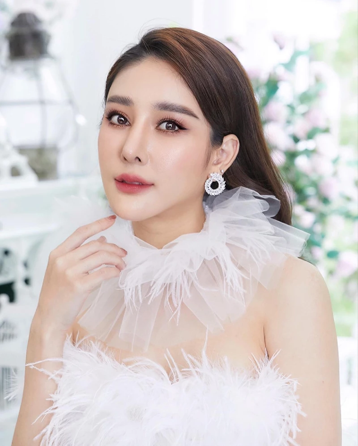"ลีน่าจัง" จัดหนัก ด่ากระติก ฝาก รปภ. ถ่ายคลิป ก่อนเดินไปเตะจนคว่ำ