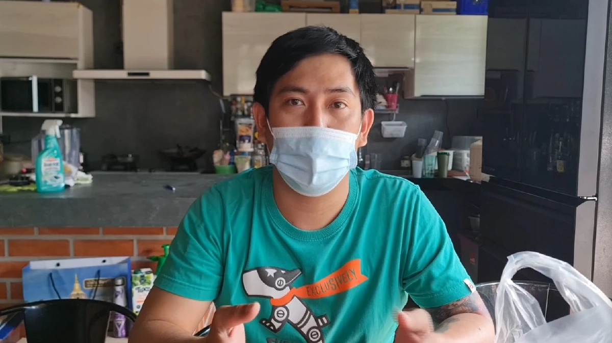 "หนุ่มไรเดอร์" สุดงง นั่งรอออเดอร์ จู่ ๆ โดนชายปริศนาใช้ขวดตีหัวก่อนหนีไป