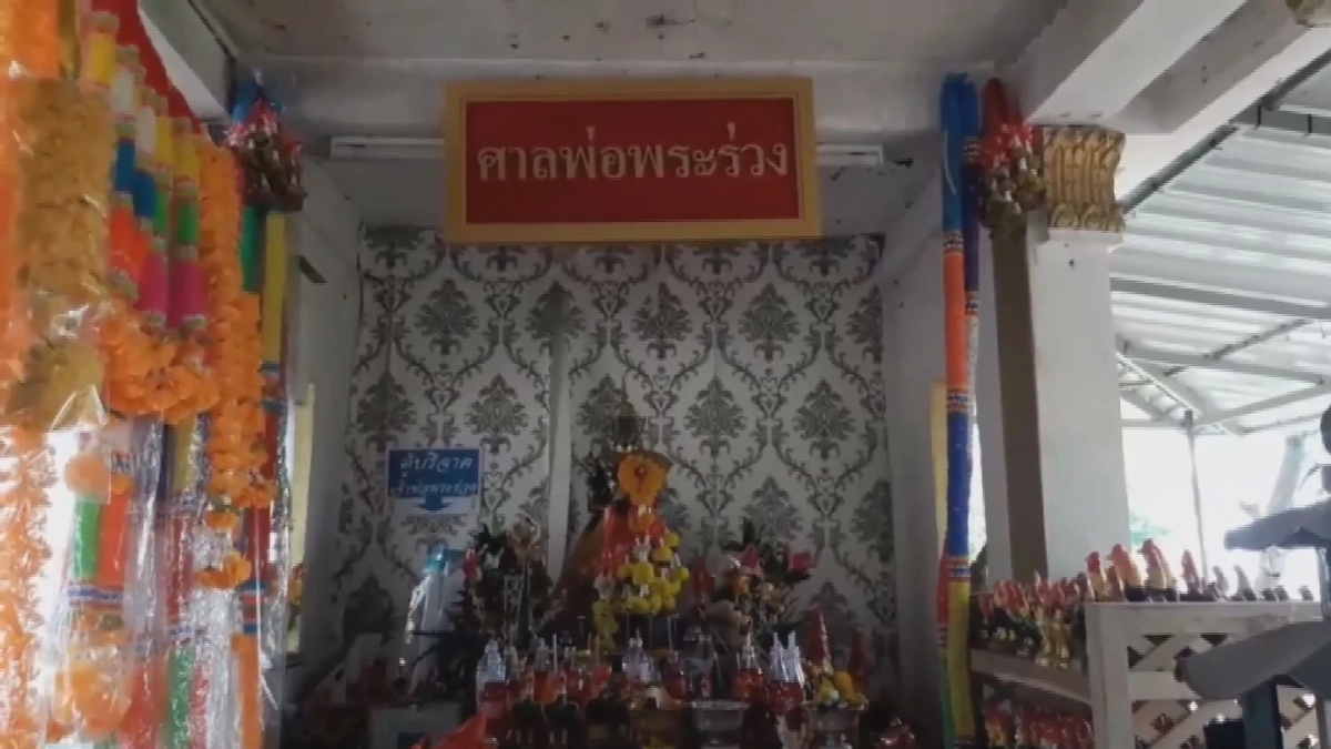 ที่พึ่งทางใจ สำเร็จแล้วนำ "รูปปั้นไก่ชน" มาถวาย 1 คู่ต่อ 1 เรื่องที่ขอ