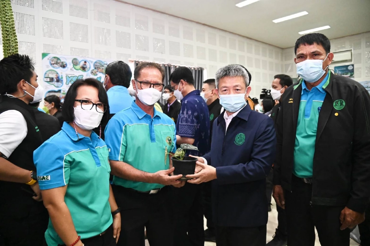 ผลักดัน 8 จังหวัด สร้าง "Young Smart Farmer"