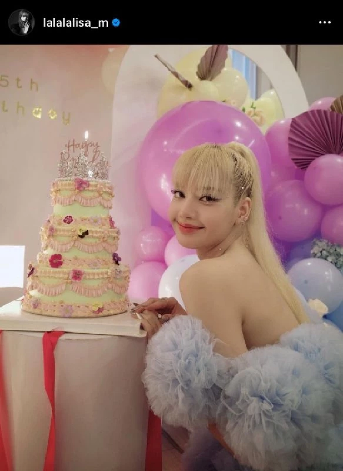 "ลิซ่า" สวยสุดใจ พร้อมฉลองวันเกิด 25 ปี ที่บ้านเกิด ค่ำคืนนี้