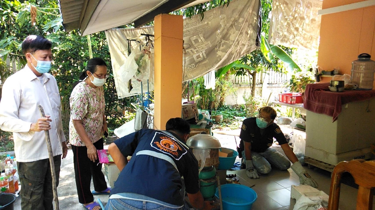 มาอีกแล้ว "งูเห่า" ตัวใหญ่ แอบขด นอนบ้าน ทนายความ จ.สุพรรณบุรี
