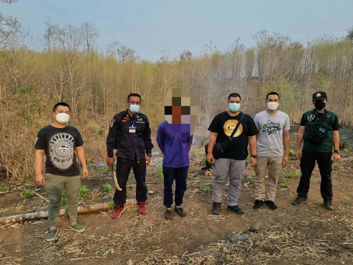 คาหนังคาเขา จนท.รวบหนุ่มแผ้วถาง "เผาป่า" รายแรกของลำปาง ผิดหลายกระทง