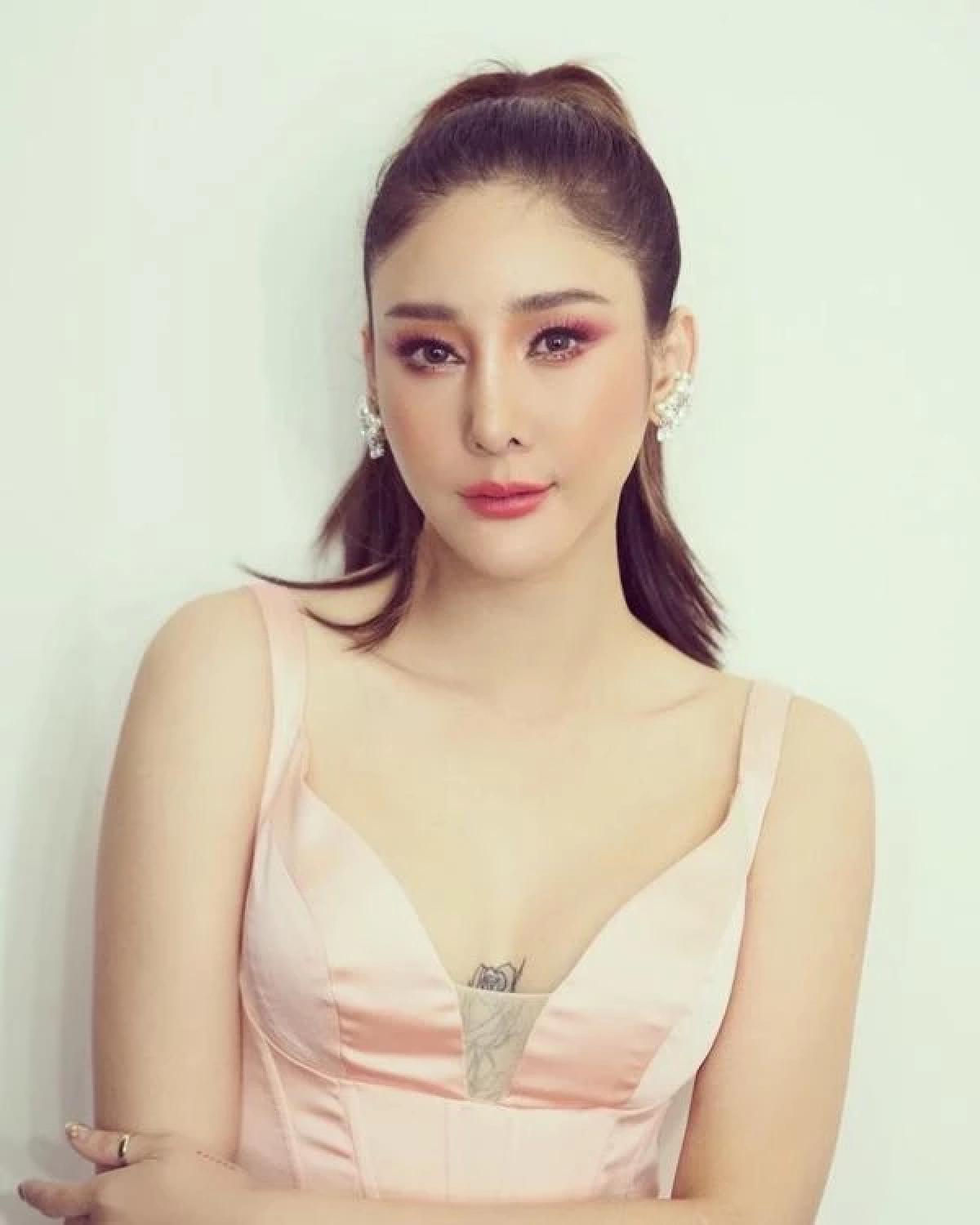 คริส พีรวัส ฟาดหมอดูดัง อย่าทำร้ายจิตใจชาวคริสต์ บอก "แตงโม" อยู่ในห้องพระ