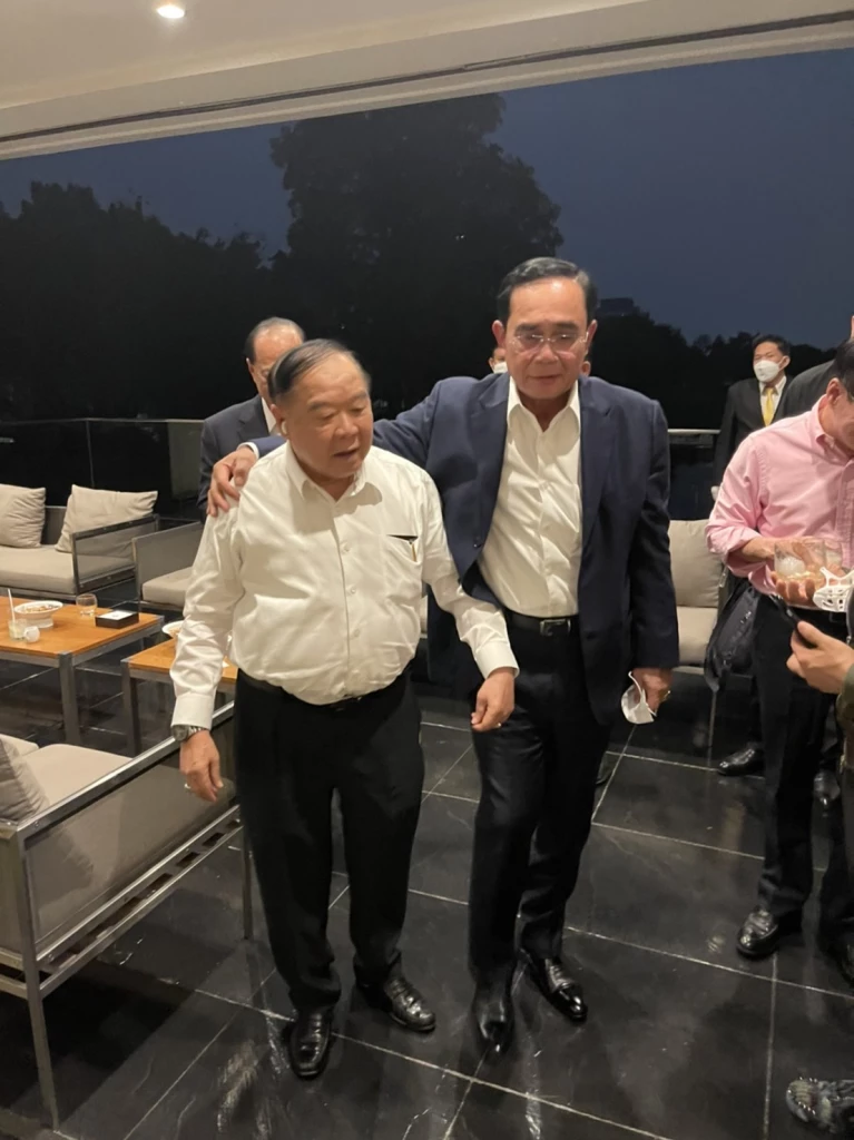 งานเลี้ยง "พรรคร่วมรัฐบาล" คึกคัก  คาดเช็คเสียง รับมือศึกซักฟอก