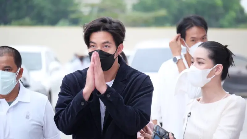 มาแล้ว "โตโน่ ภาคิน" ร่วมพิธีไว้อาลัย "แตงโม ภัทรธิดา" วันสุดท้าย