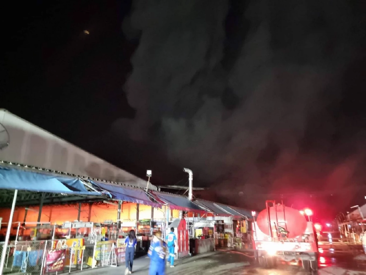 ระทึก "ไฟไหม้" ตลาดกำนันหลัก กลางใจเมืองราชบุรี คาดเสียหายกว่า 10 ล้าน