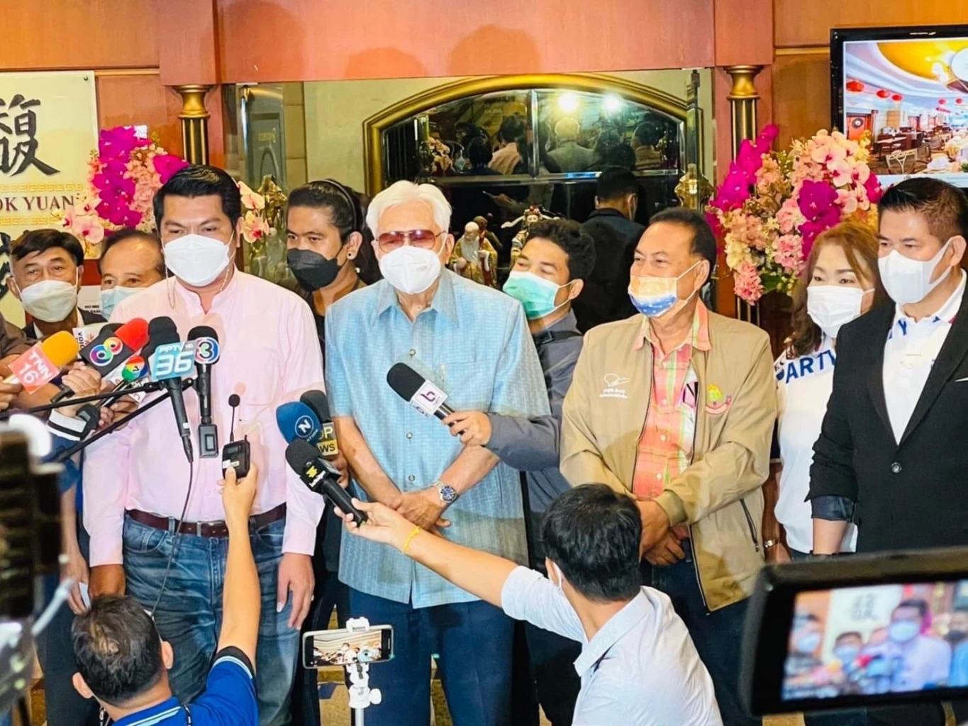 ร.อ.ธรรมนัส กับ 3 แกนนำกลุ่ม 16 ที่ประกาศตัวเป็นกลุ่มอิสระ