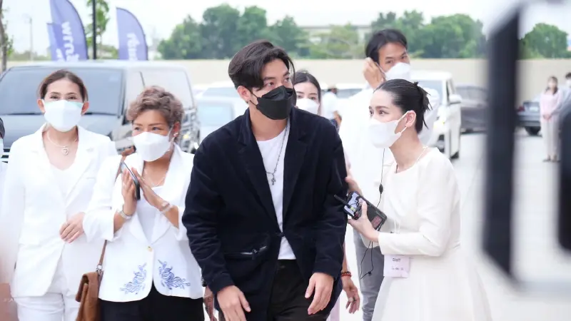 มาแล้ว "โตโน่ ภาคิน" ร่วมพิธีไว้อาลัย "แตงโม ภัทรธิดา" วันสุดท้าย