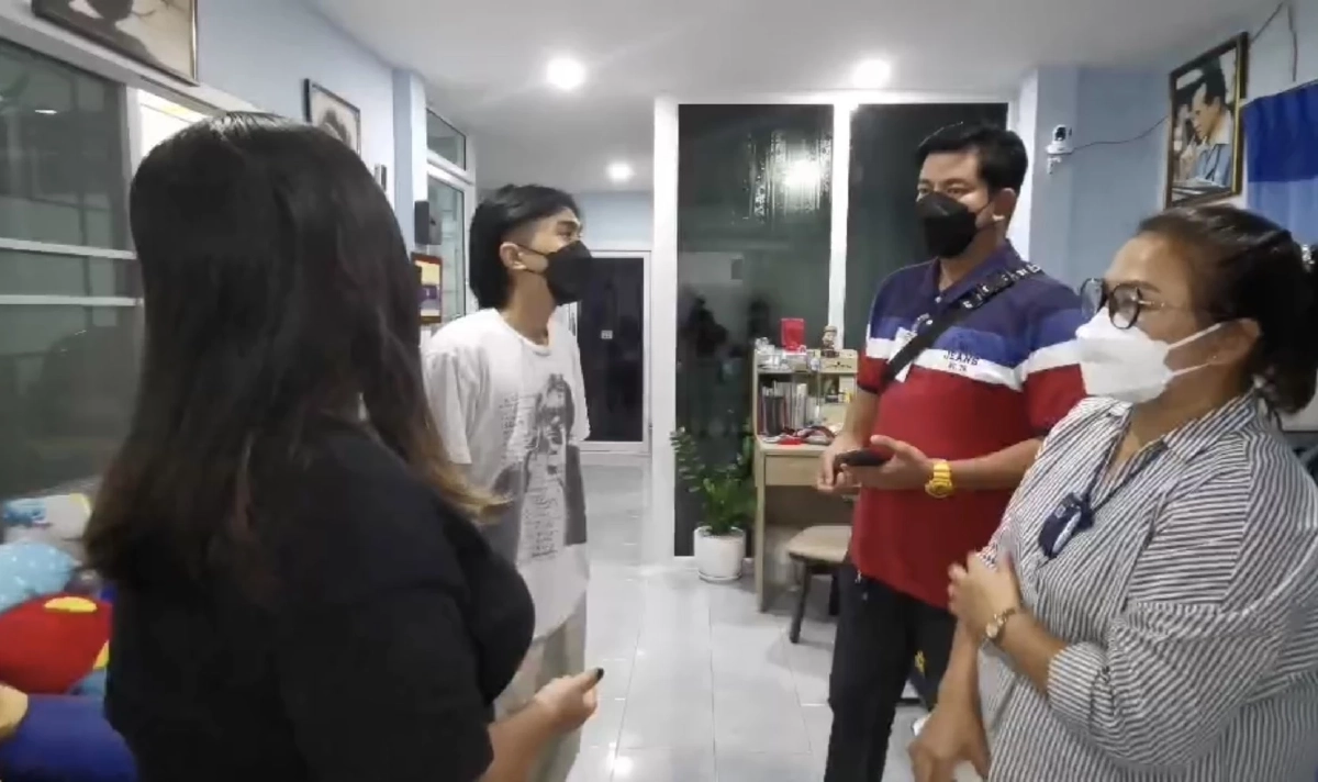 "สาวทอม"บุกทุบกระจกบ้านนักร้อง แชมป์ลาเเบนด้าไทยแลนด์