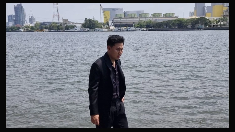 พระเอกใหม่ชื่อ "ทนายตั้ม" เล่น MV เพลงใหม่ของ "แด๊กซ์" คาดเพลงเกี่ยวกับแตงโม