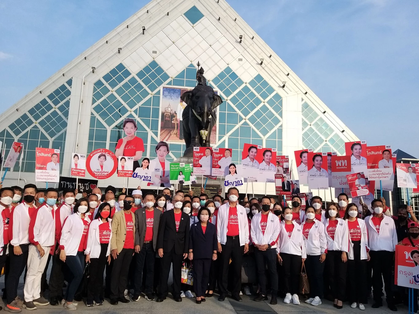 "เพื่อไทย" จัดเต็ม ส่งทีมผู้สมัคร "ส.ก." ชิงสนาม "เลือกตั้ง" กทม. 50 เขต