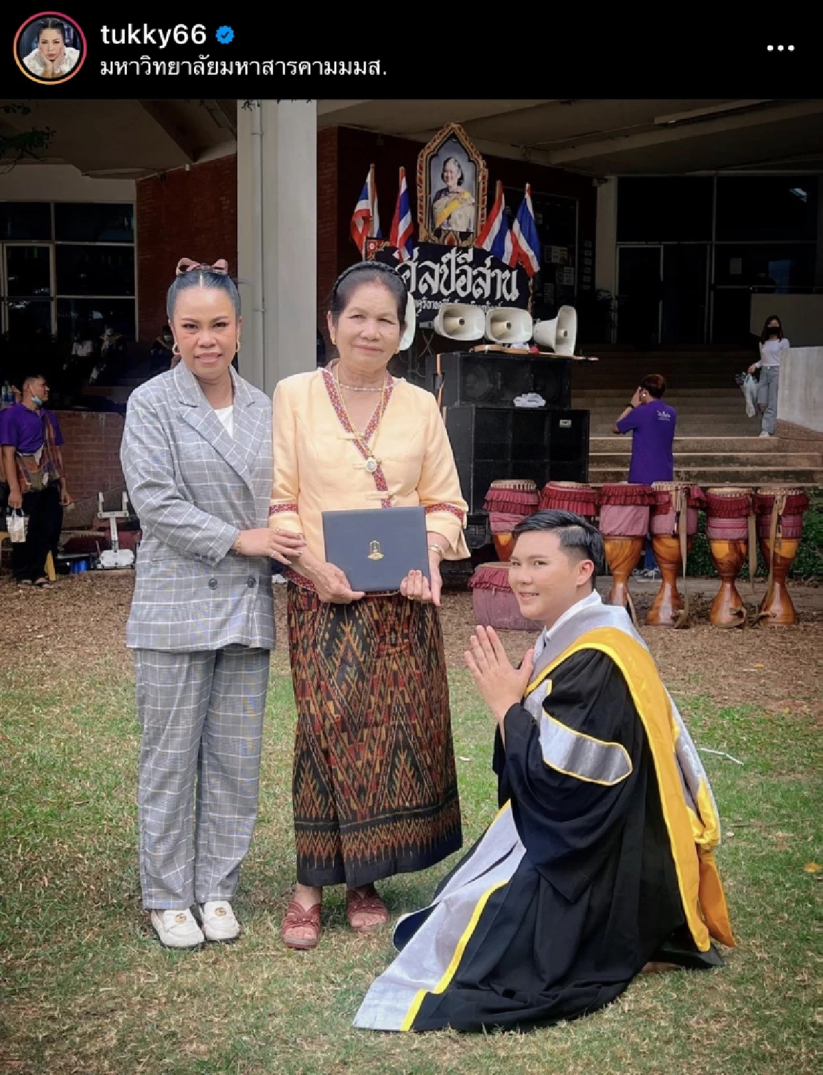 "ตุ๊กกี้ สุดารัตน์"โพสต์โมเมนต์ครอบครัว หลานรับปริญญา ให้ของขวัญชิ้นนี้