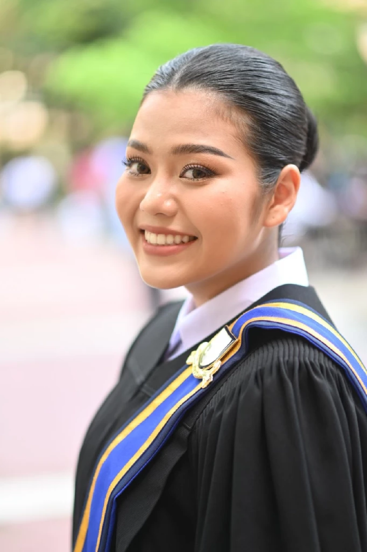 "ธัญญ่า อาร์สยาม" ภูมิใจ คว้าปริญญาคนแรกของครอบครัว
