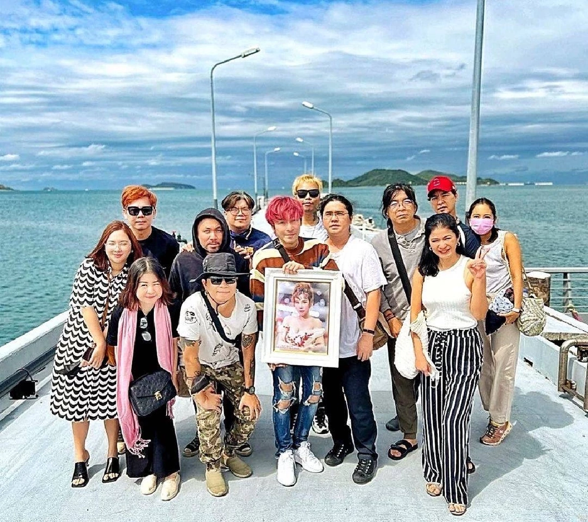 บีบหัวใจ "ปู แบล็คเฮด" ลอยอังคาร "นุ๊กซี่" พร้อมบอกลาพาเที่ยวทริปสุดท้าย