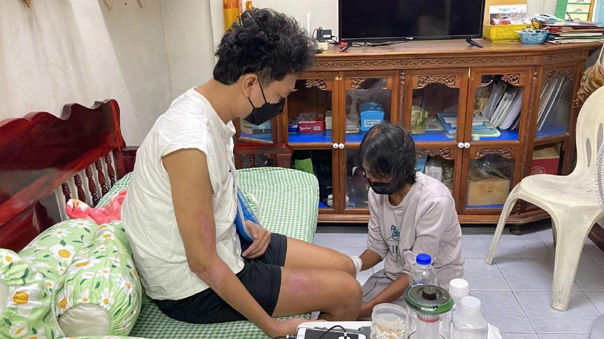 ร้องสื่อ!ลูกชายขี่ จยย.กลับบ้าน ถูกรถกระบะชนเจ็บสาหัส แต่คดีไม่คืบ