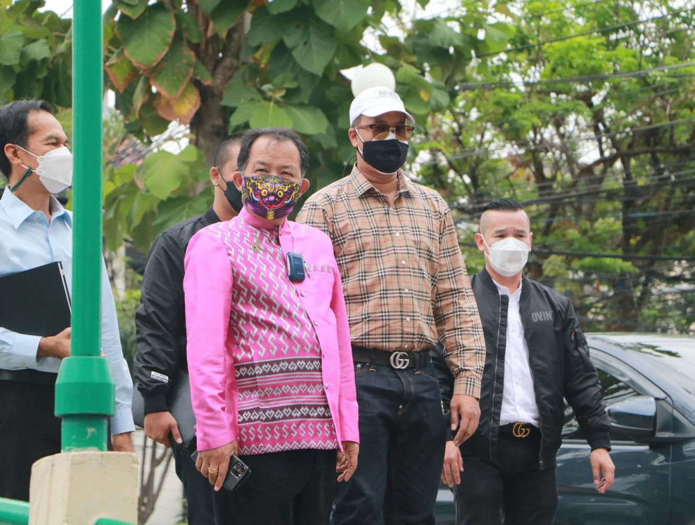 "ศรีสุวรรณ" นำ "กิ๊ก" ให้ปากคำตร. หลัง "แรมโบ้อีสาน" โยงอัด-ปล่อย คลิปเสียง