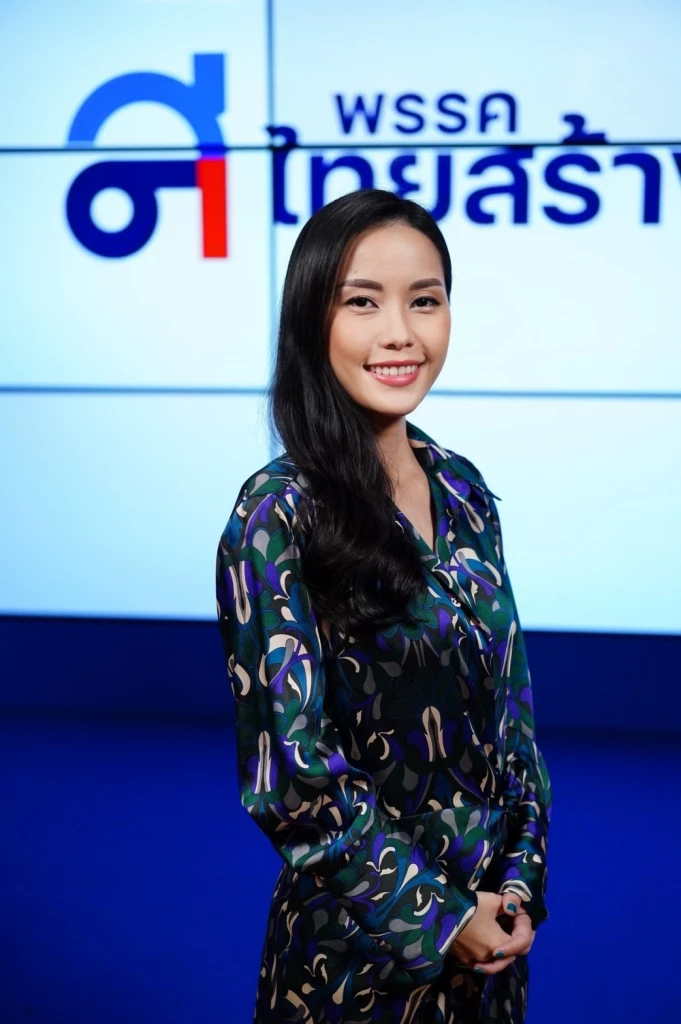 "เพื่อไทย" จี้ รัฐบาล เพิ่ม "งบประมาณ" ด้าน "การศึกษา" ลดการ "จัดซื้ออาวุธ"