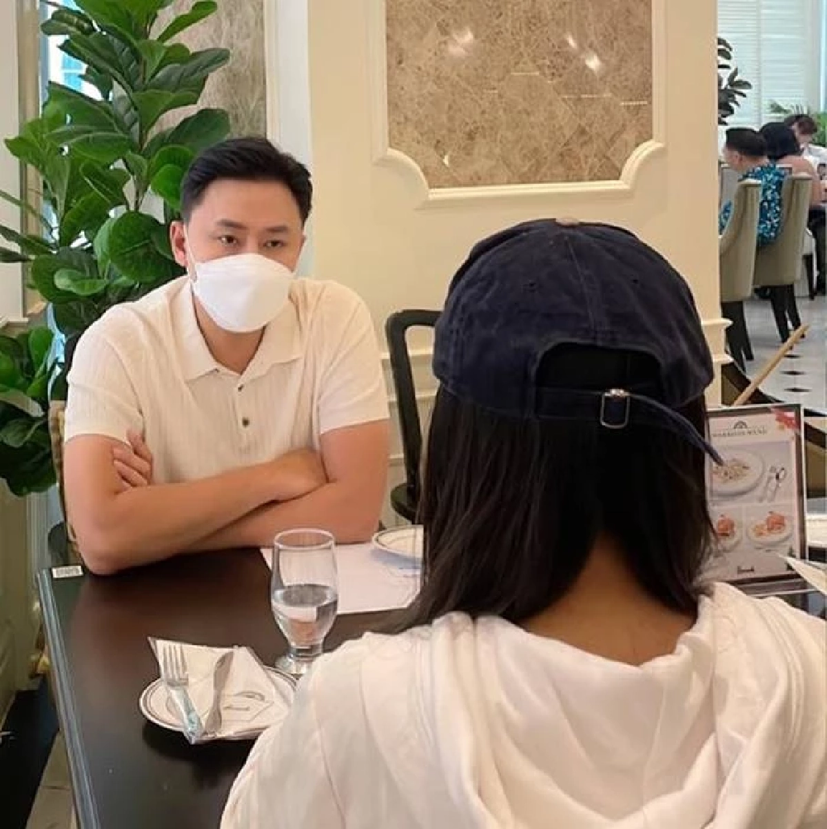 "ทนายตั้ม" หลุดคำนี้ ? กลางไลฟ์ หลังเหยื่อนับ 10 ดาหน้าแฉ "รองหัวหน้าพรรค"