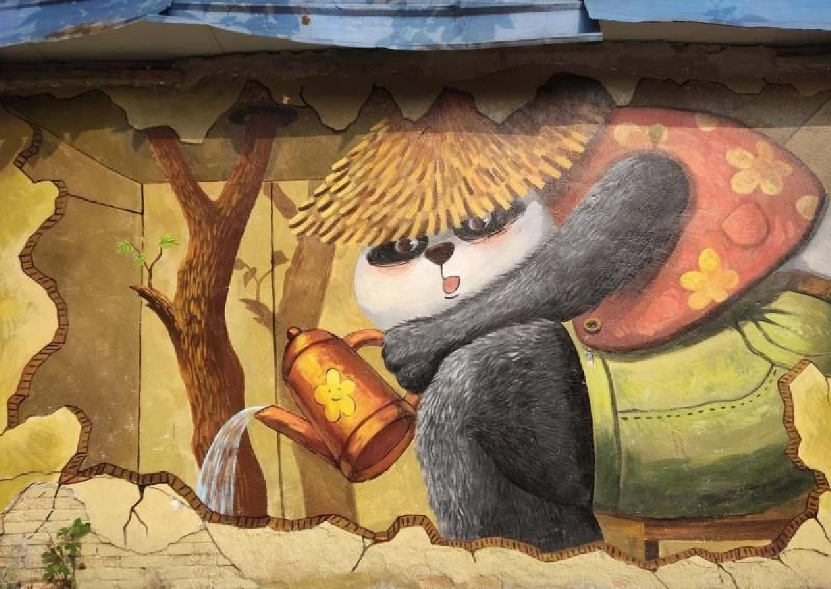 หนุ่มวาดการ์ตูนบนผนังข้างทาง ให้แฟนสาวเดินกลับบ้านอย่างมีความสุข (คลิป)