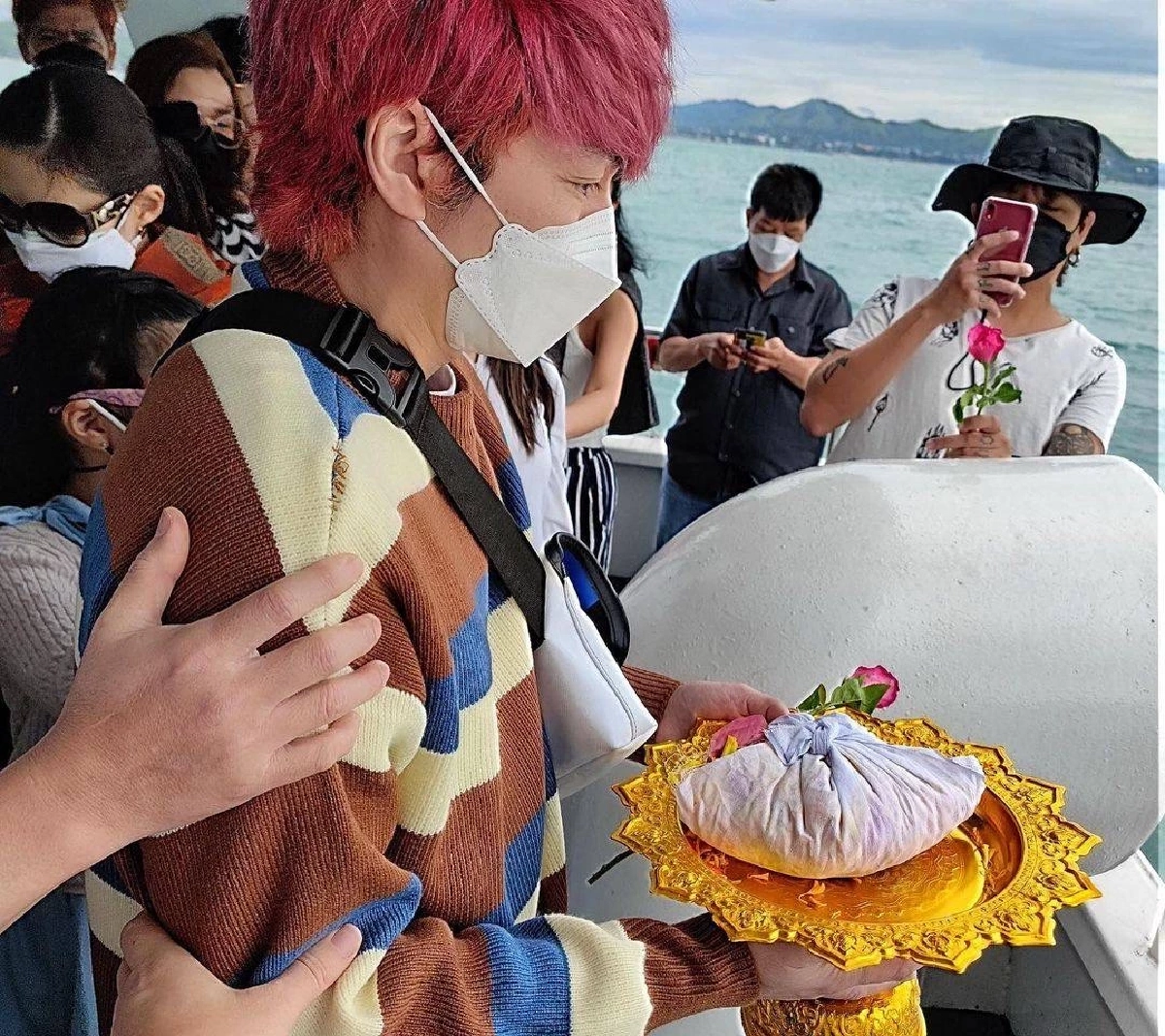 บีบหัวใจ "ปู แบล็คเฮด" ลอยอังคาร "นุ๊กซี่" พร้อมบอกลาพาเที่ยวทริปสุดท้าย