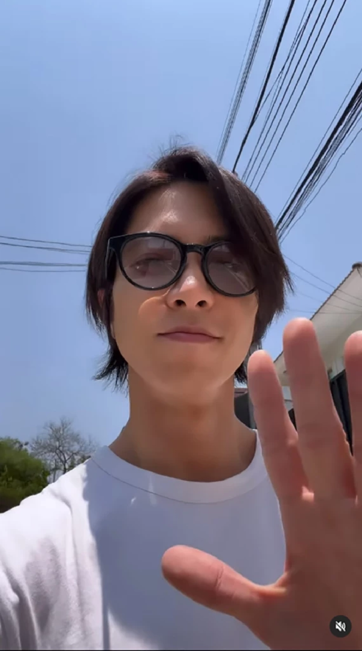 "ยามะพี" โผล่ไทย โพสต์คลิปเดินท้าแดด บอกชอบอาหารไทย แต่ถ่ายติดสายสื่อสาร