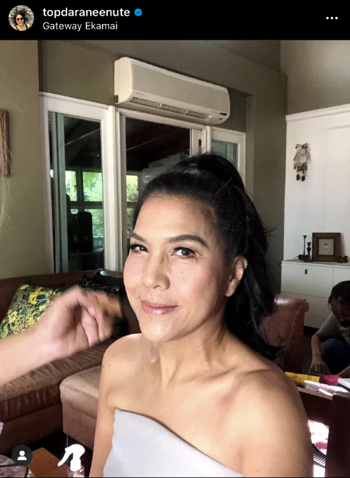 "ท็อป ดารณีนุช"เดินหน้าสายบุญ เข้าบำเพ็ญบุญเข้าวัด เมืองสัตหีบ