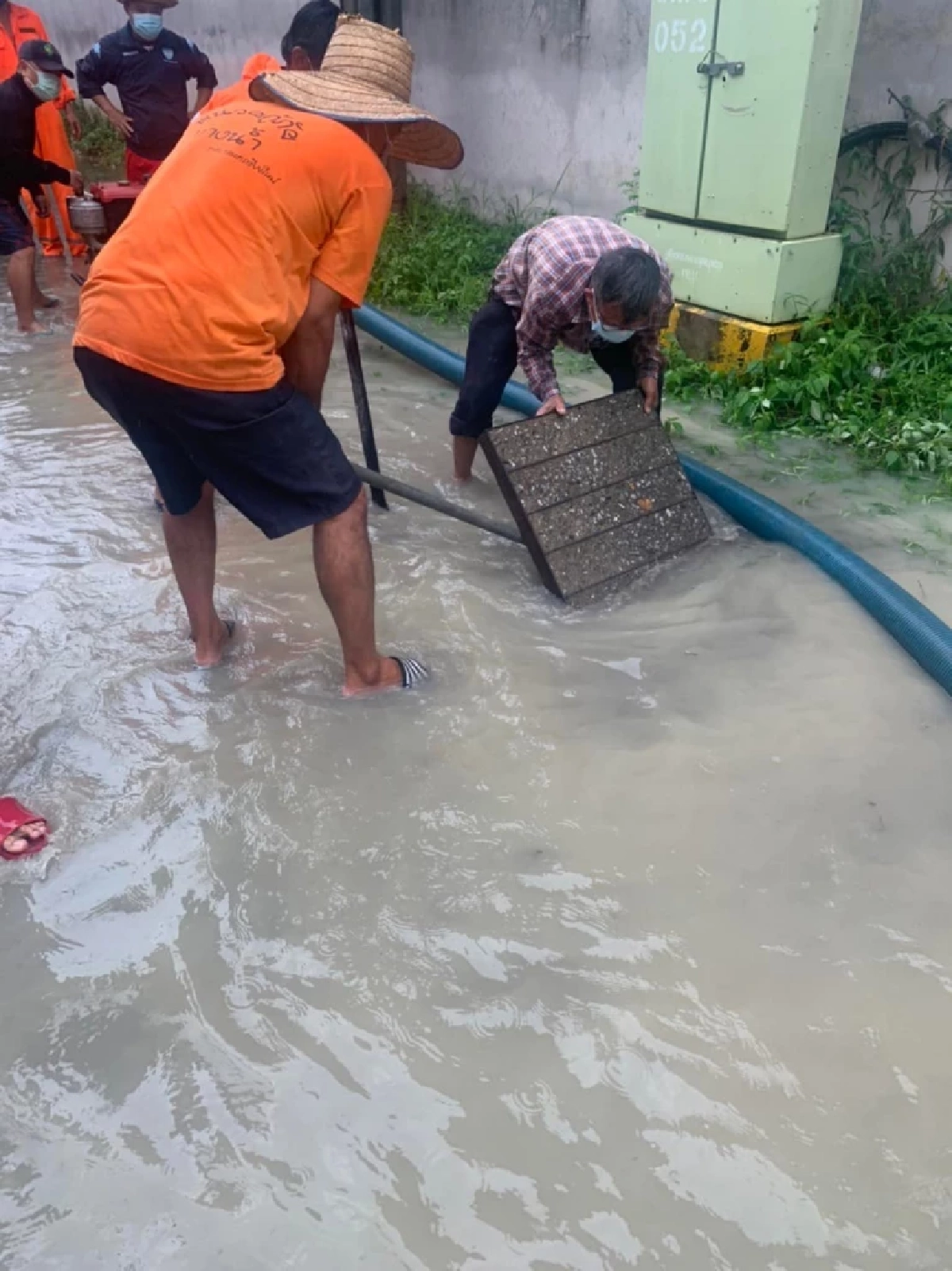 อิทธิพลความกดอากาศ "ฝนกระหน่ำ" เชียงใหม่ หลายพื้นที่ "น้ำรอระบาย" ท่วมขัง