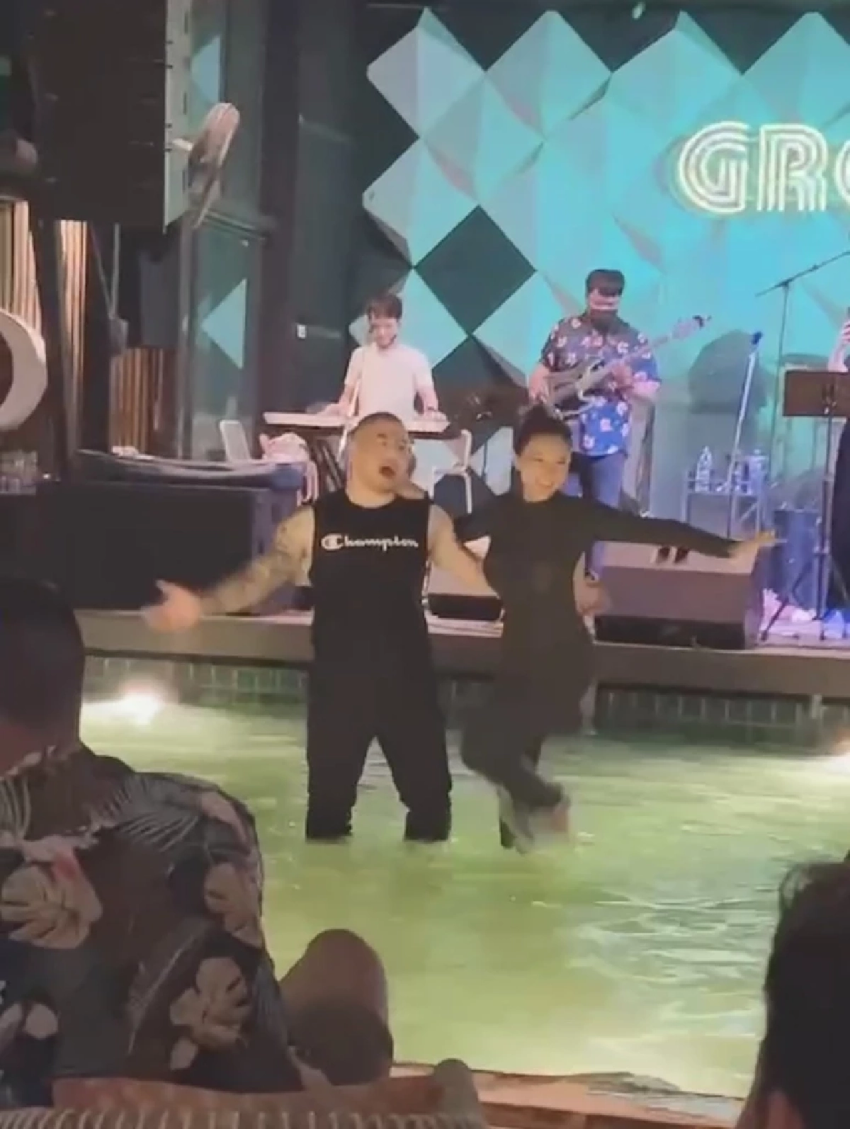 "ใบเตย กัญญาพัชร์" เจอดราม่าหนัก ควักเงิน 5 พัน เหมาเพลง เต้นในน้ำ