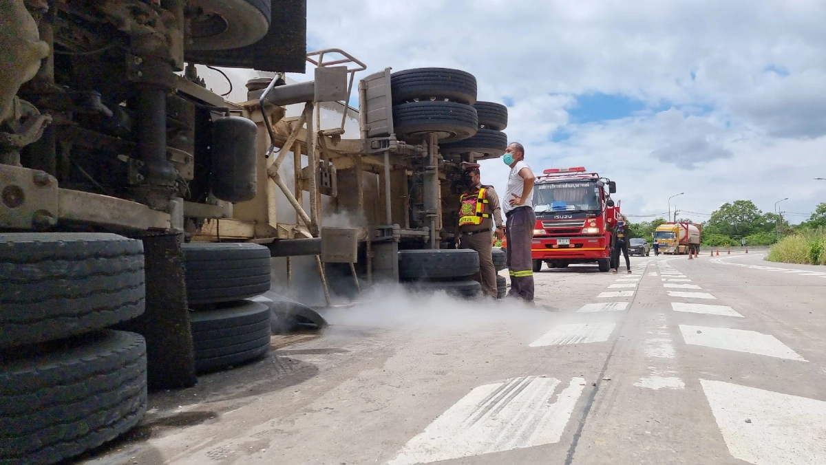 รถก๊าซ "พลิกคว่ำ" ทางลงเขา "ศาลปู่โทน"  จนท.ผงะตรวจATKคนขับเจอติด "โควิด19"