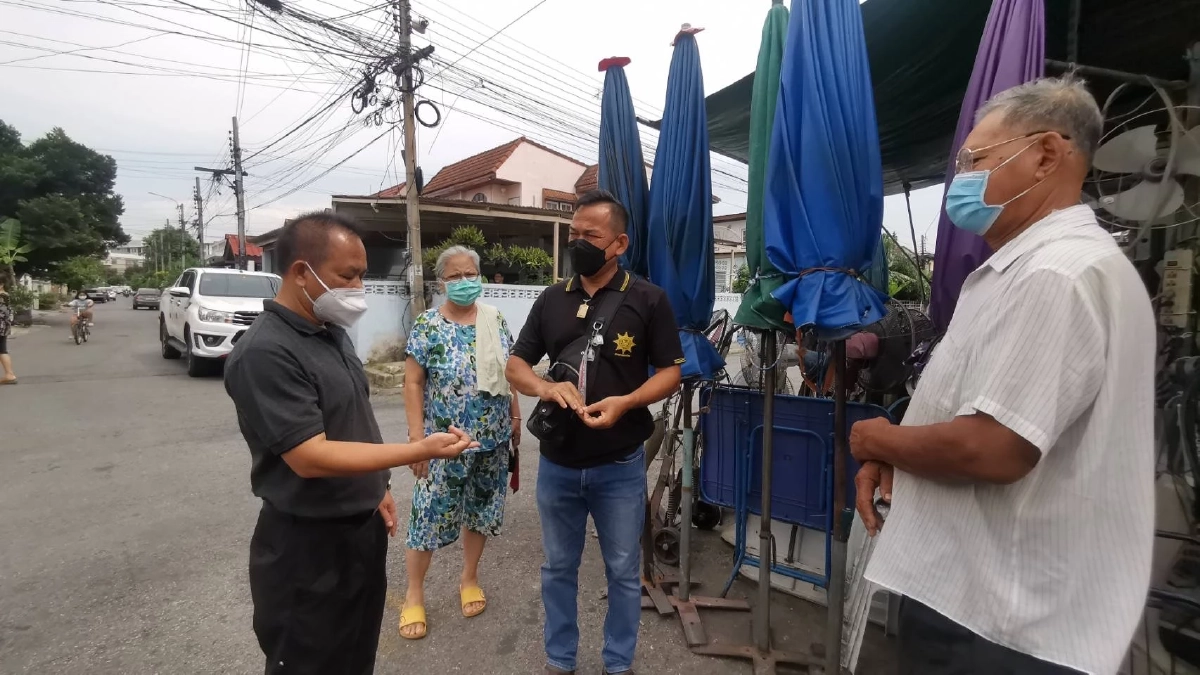 โผล่อีก! "ช่างซ่อม" วัย 73 ปี เก็บอะไหล่เสียวางเกลื่อนถนนทำชาวบ้านเดือดร้อน