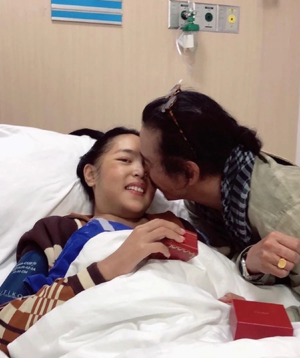 ซึ้งมาก "นายพลดอลล่าร์" ทำสิ่งนี้ให้ "คุณหญิงแมงมุม" ในวันที่ต้องห่างกัน ?