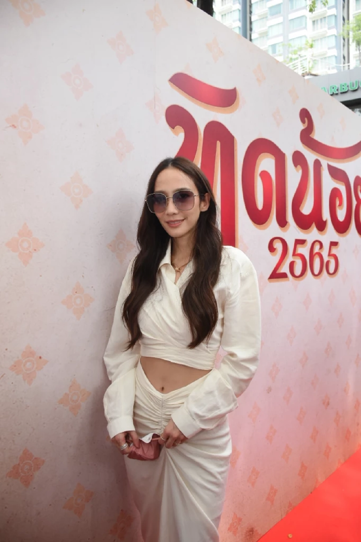 เกิดอะไรขึ้น ทำไม? "อั้ม พัชราภา" ถึงอยากขายรถ แถมขายของมีค่าอย่างอื่นด้วย