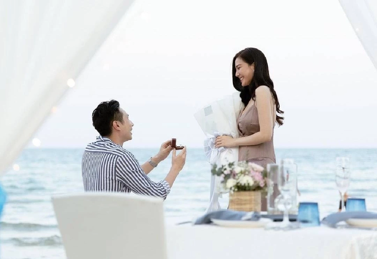 "ฝ้าย นิชานันท์" อวดโมเมนต์โรแมนติก แฟนหนุ่มนอกวงการคุกเข่าขอแต่งงาน