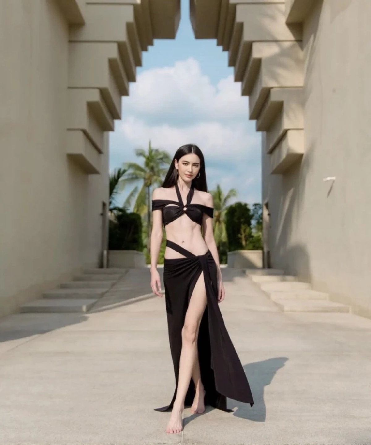 โฉมหน้าผู้หญิงคนเดียวที่ "ใหม่ ดาวิกา" ยอมให้  มาในชุดสุดปังของใหม่