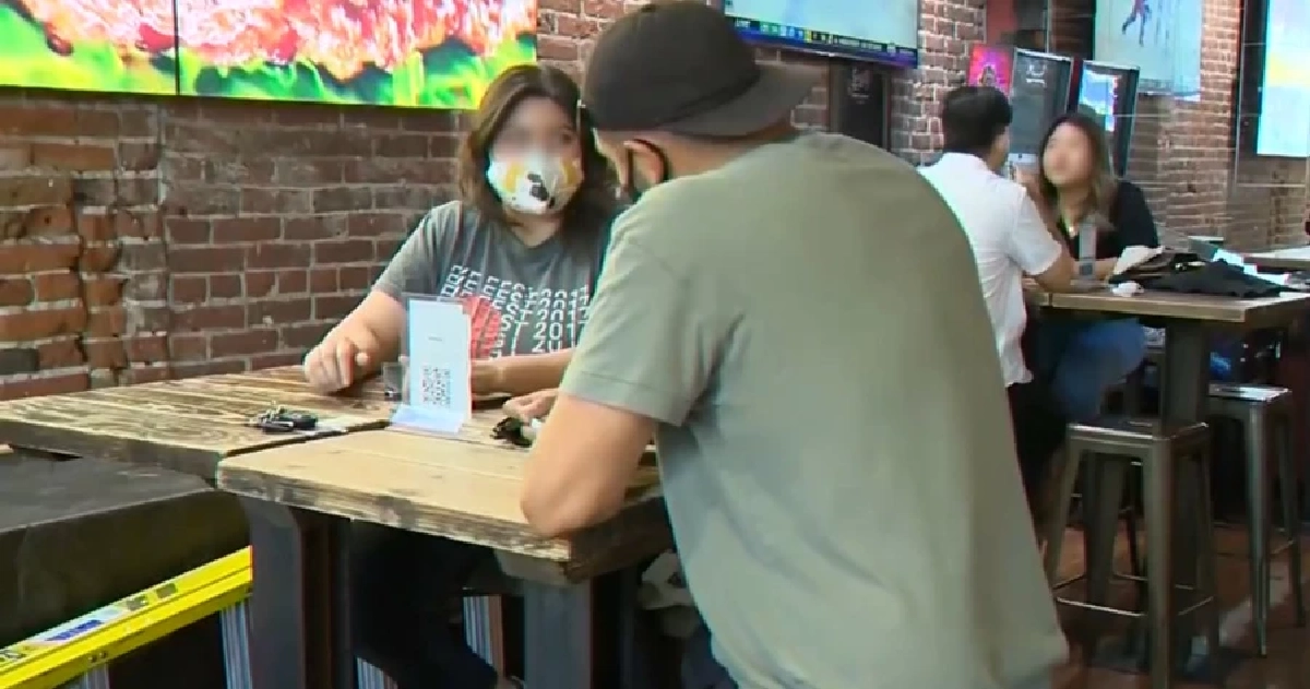 ฟิลาเดลเฟีย เมืองใหญ่แรกในสหรัฐ ฟื้นมาตรการบังคับใส่แมสก์ รับมือ BA.2