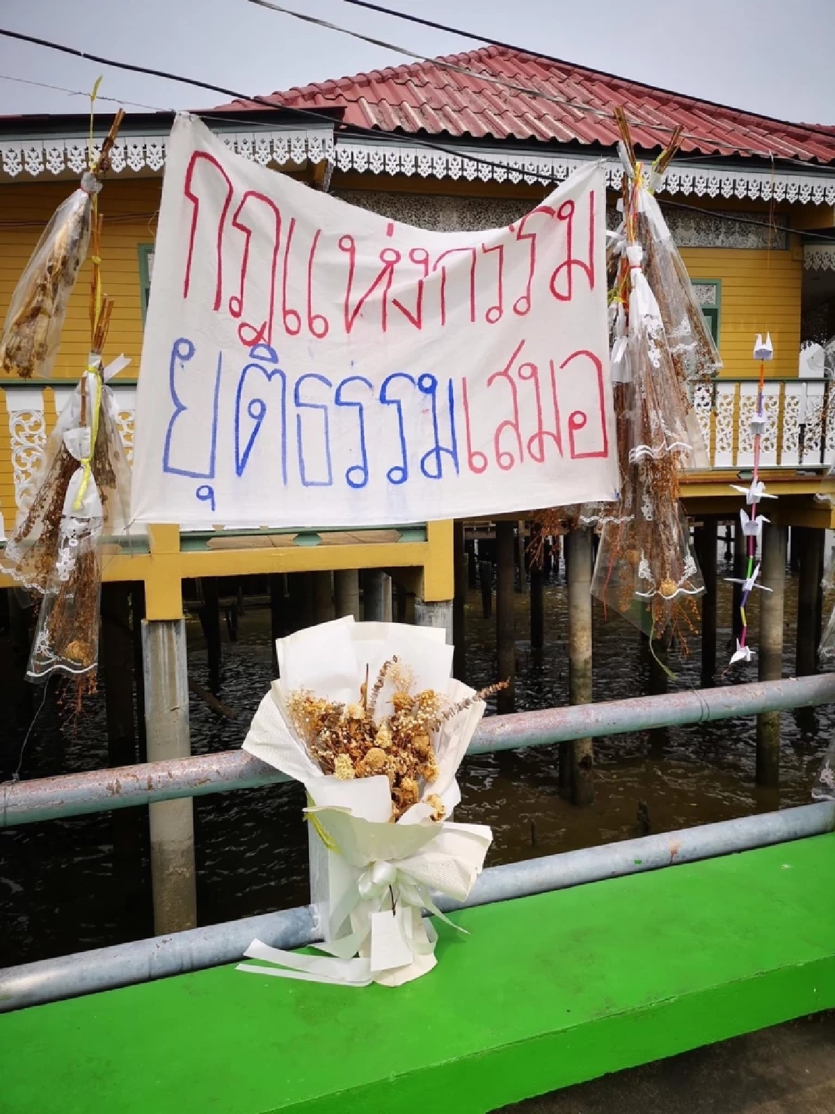 พี่ชาย "แตงโม" เคลื่อนไหวล่าสุด โพสต์แบบนี้...? หลังมีภาพหลุดคล้ายน้องสาว