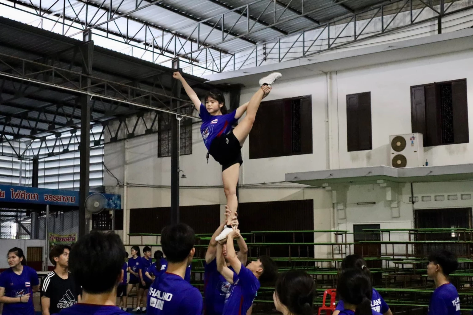 สมาคมกีฬาเชียร์   ส่ง