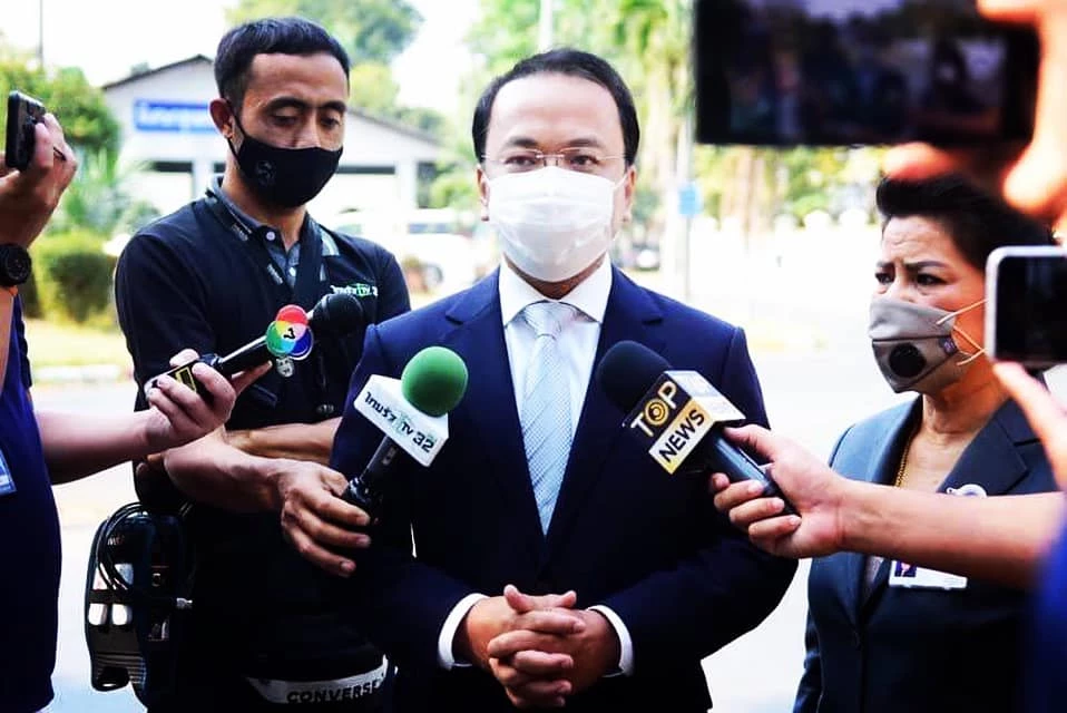 นายราเมศ รัตนะเชวง โฆษกพรรคประชาธิปัตย์