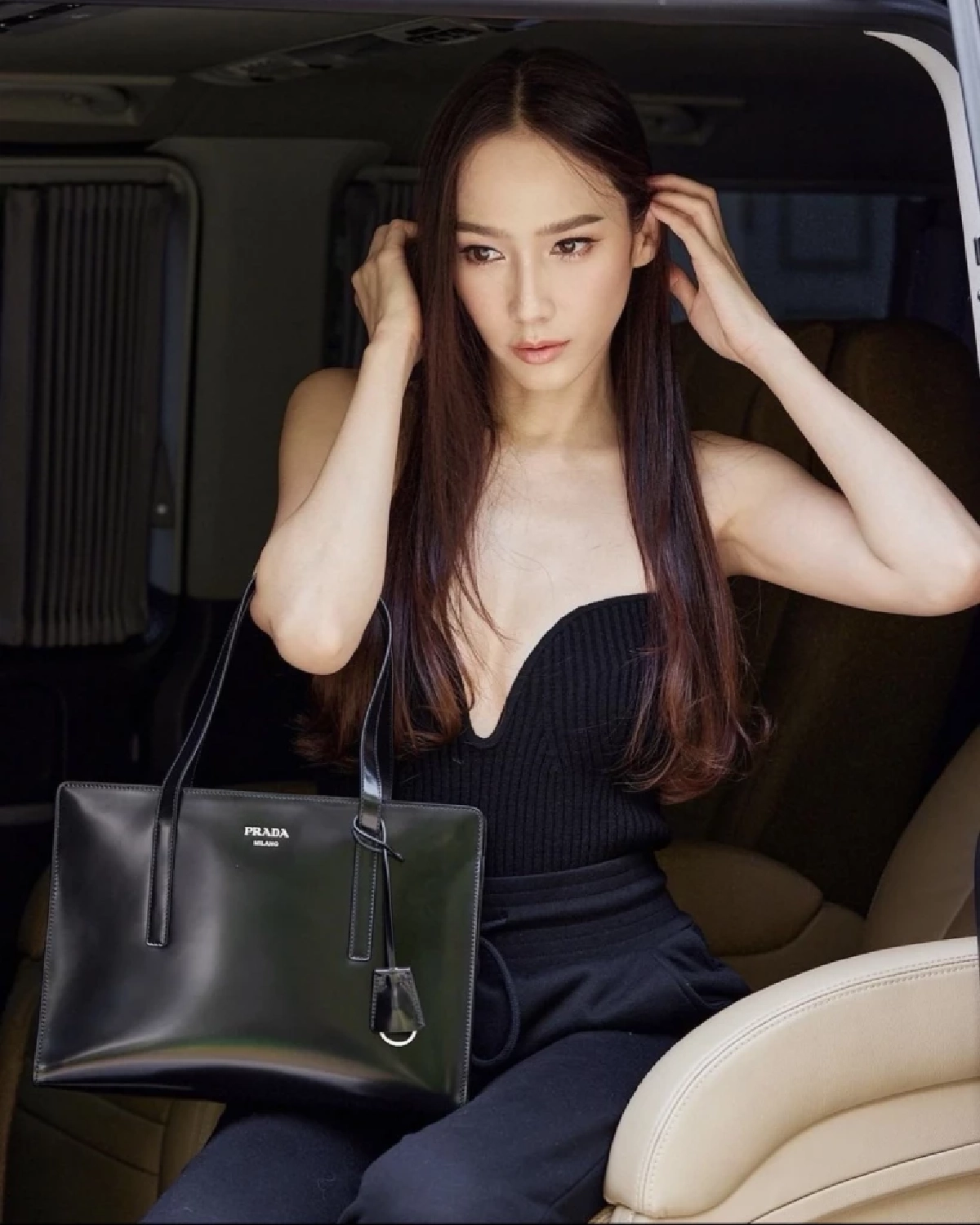 เกิดอะไรขึ้น ทำไม? "อั้ม พัชราภา" ถึงอยากขายรถ แถมขายของมีค่าอย่างอื่นด้วย